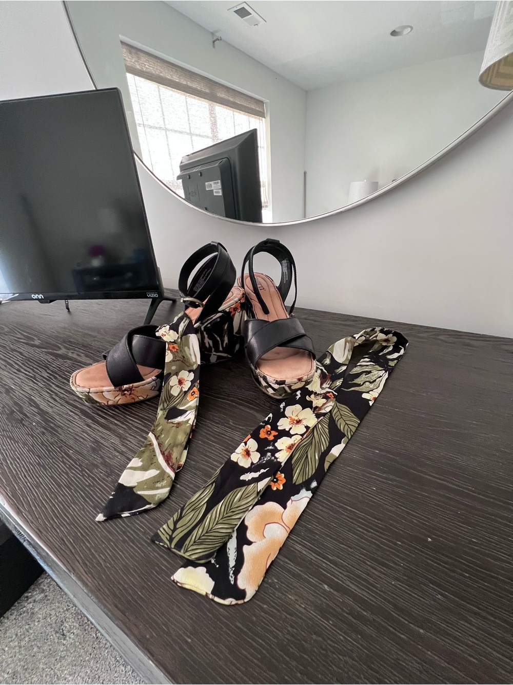 Born Salton Floral Wedge Sandals with changeable ankle straps - Picture 2 of 10